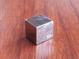 鉄分補給！ただの鉄の塊（15mm角サイコロ）の画像