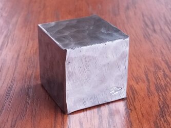 鉄分補給！ただの鉄の塊（25mm角サイコロ）の画像