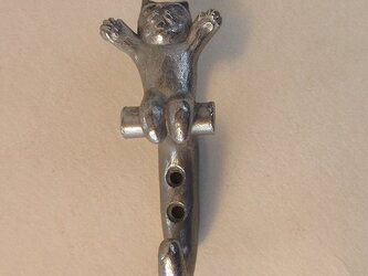 ネコのいるミニフック（両手挙げ）の画像