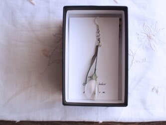 布染花＊スノードロップ＊片耳ピアスの画像