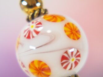 オレンジと赤のお花のとんぼ玉かんざし　二本足の画像