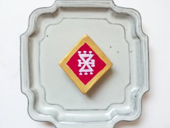 キリム柄(髪飾りのモチーフ)　陶土ブローチの画像