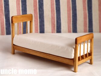 ドール用ベッド　SS（色：チェスナット）　1/12ミニチュア家具の画像