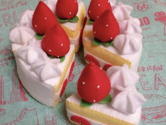 フェルトままごと　苺のショートケーキの画像