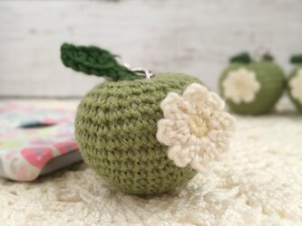 【中サイズ/ウール】New！花付き青りんご・鈴付きストラップの画像