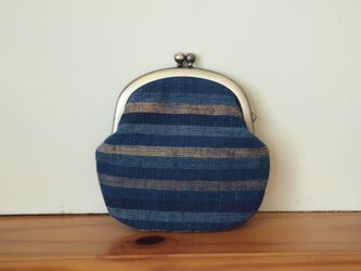 手紡ぎ手織りのがま口　-藍ボーダー-の画像