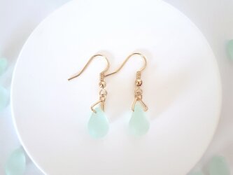 ⭐"淡く儚く…"　ゆらゆら揺れる　小ぶり大人ピアス／イヤリングdの画像