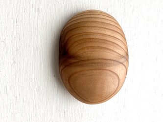 elliptical wooden brooch 0406の画像