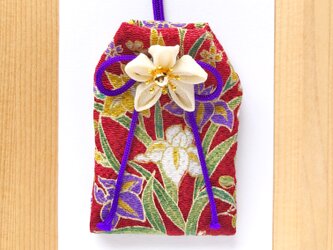 （花菖蒲）元巫女が作る花のお守り袋の画像