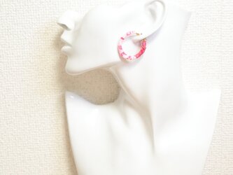 30mmフープピアス　#015JS桜と蝶々（ピンク）　Family Tiesの画像