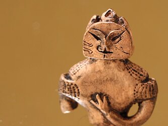 ネコのような黒駒土偶　ペンダントミニオブジェ　(659-321)の画像