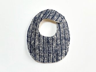 両面手織りベビースタイ（オーガニックコットン100％）リバーシブル：ネイビーストライプ＆ベージュの画像