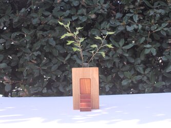 木の花瓶（階段付き）【タモ】の画像