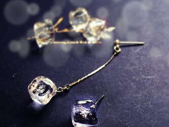 coolなピアス　氷のようなガラスのひと粒ピアス　スタッド・フックピアスの画像