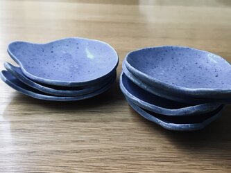 青い変形豆皿　の画像