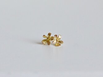 K18片耳ピアス　スミレの画像