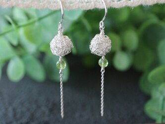 [silver999] 純銀クロッシェボールとチェーンとペリドットと・・・（ピアス／イヤリング）の画像