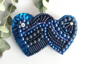 ビーズ刺繍ハートのバレッタ♡ロイヤルブルーの画像