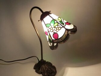 【送料無料】いちごのテーブルランプの画像