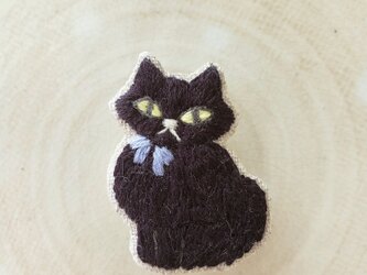 ブラックの猫刺繍ブローチ【受注製作】の画像