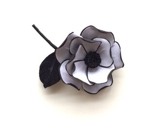 再再出品縁取り薔薇の画像