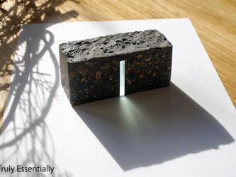 「 灯りの窓 」シリーズ、ガラスとコンクリートのインテリアオブジェ #131の画像