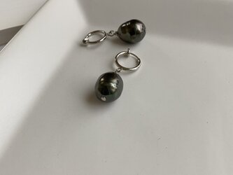 日本製シェルパールタヒチアンフープイヤリングの画像