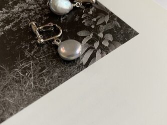 バロックコインパールイヤリング　グレーパールの画像