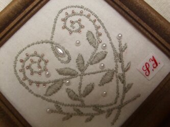 ビーズと刺繍のミニフレーム飾り①の画像