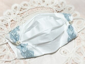 ♥♥不織布マスクだって、オシャレに着用したいという方に！！♥♥ブルーレースリボンパールボタンの不織布マスクカバーです。の画像