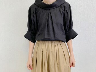en-en ・リネンロールカラープルオーバー・ブラックの画像