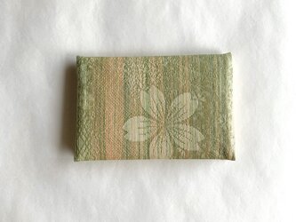 絹手染カード入れ（縦・くすみ黄緑系）の画像