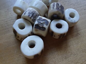 日本の鹿の角のビーズ10個セットUの画像