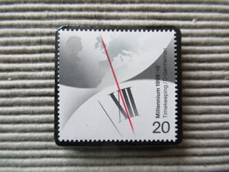 イギリス1999年　千年紀　発明家　切手ブローチ7439の画像