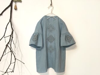 [ puyo様 専用 ] ソロチカ刺繍のリネン半袖ブラウス -light blue-の画像