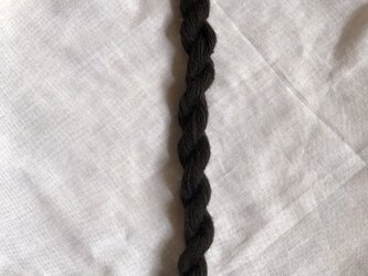手紡ぎ糸 ロムニー羊 苺茎染め・鉄媒染 Cの画像