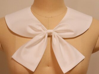 ＊贅沢リボンのプレゼント＊真っ白な丸襟の付け襟の画像
