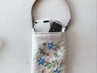 リネン製　ボタニカル刺繍のワンハンドルのミニバッグ　スマホポーチ　バッグインバッグ　本革ハンドルの画像