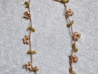 シルクタッチのポリエステル糸で編んだネックレスの画像