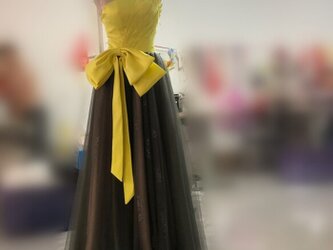 上品 パーティードレス イエロー ベアトップ プリンセスライン ベアトップ 編み上げ ロングドレスの画像