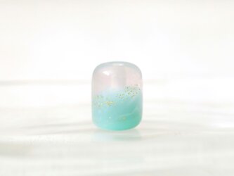 とんぼ玉 ＊ 若葉の舞う春 ＊ ネックレスにお仕立て可能ですの画像