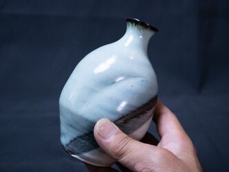 碧灰窯変2021 わら灰白 掛け分けとっくり１の画像
