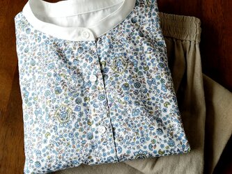ボタニカルブラウス　Ｍ～Ｌサイズの画像