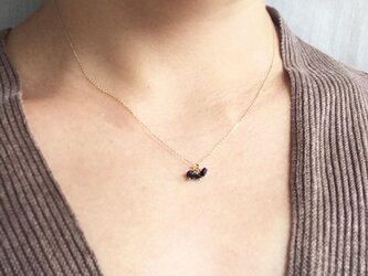 9月誕生石サファイア~宝石質のサファイア　小ぶりボタンカットのネックレスの画像