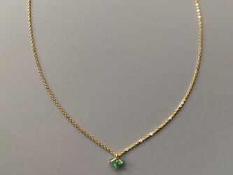 ５月誕生石エメラルド〜宝石質のエメラルド　小ぶりボタンカットのネックレスの画像