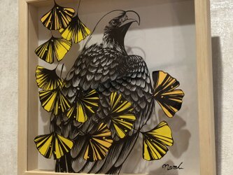 額装済み切り絵原画・鷹と秋の画像