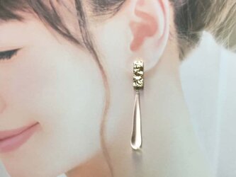 ガラスの ドロップ イヤリング　しずく型・ティアドロップの画像