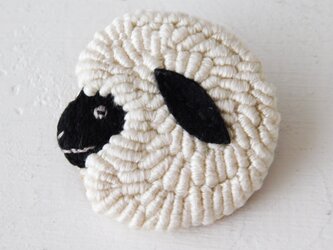 モコモコ黒ひつじ　刺繍ブローチ　【受注製作】の画像