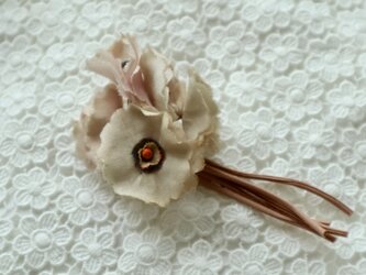 布花 パリのヴィンテージコサージュ　薄ピンクの画像
