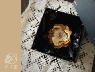 ブローチ【真鍮の花】マスタードの画像